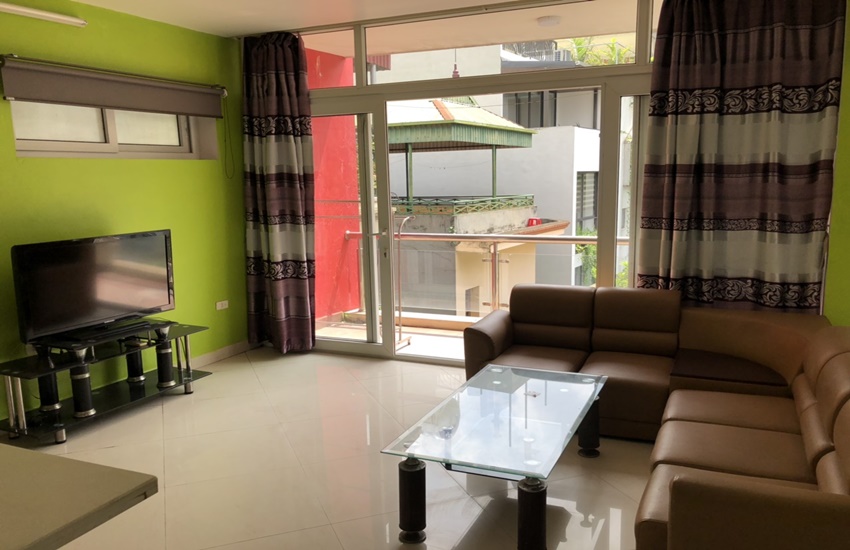 Balcony studio apartment for rent with 01 bedroom in Xuan Dieu, Tay Ho