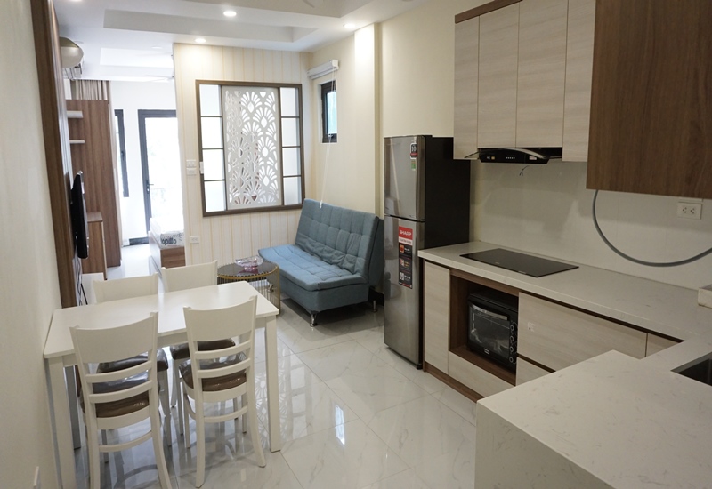 New balcony apartment for rent with 01 bedroom in Ong Ich Khiem, Ba Dinh