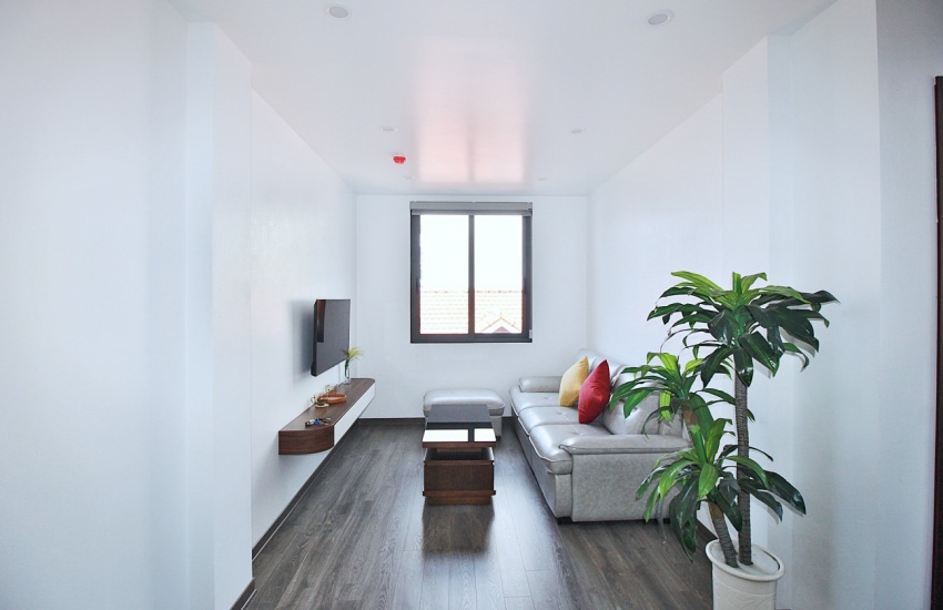 Balcony apartment for rent with 02 bedrooms in Xuan Dieu, Tay Ho
