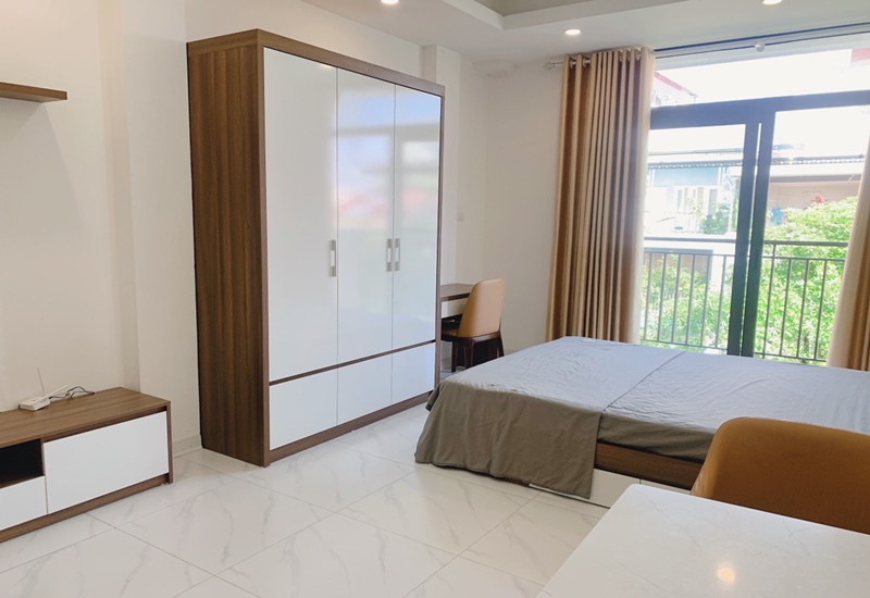 Balcony studio for rent with 01 bedroom In Nguyen Hong, Ba Dinh