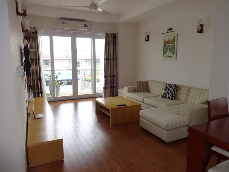 Balcony apartment for rent with 02 bedrooms in Hoang Hoa Tham, Ba Dinh