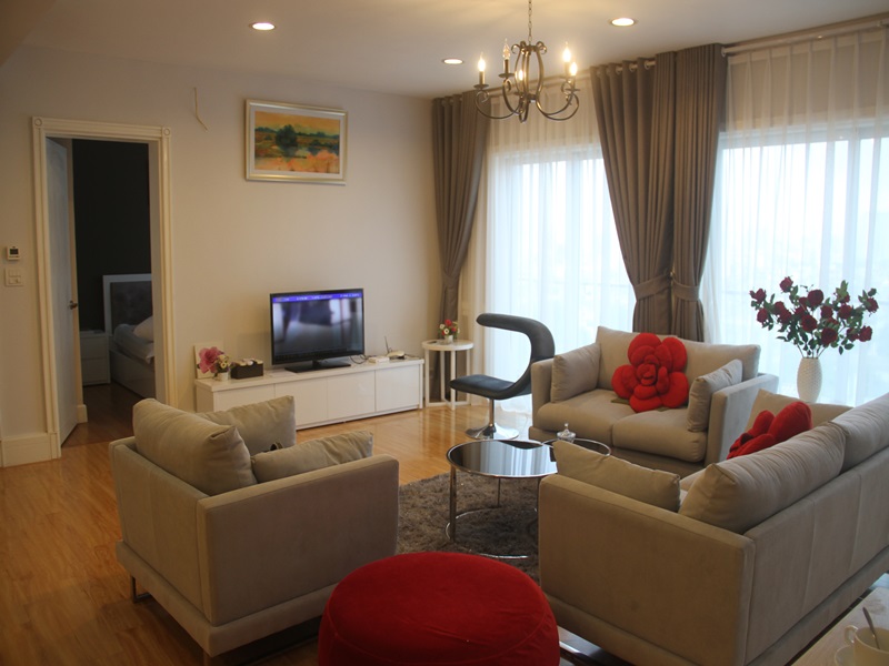 Nice apartment with 03 bedrooms for rent in GOLDEN WESTLAKE on Thuy Khue, Ba Dinh