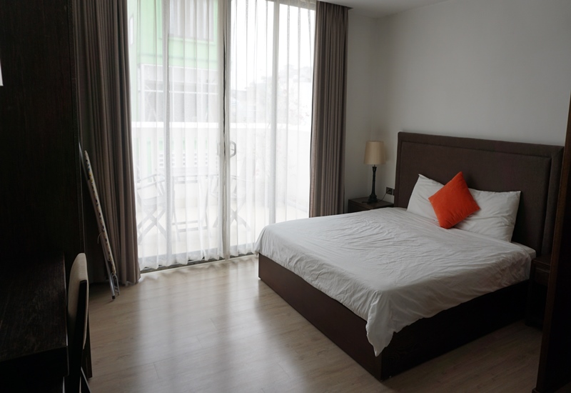 Balcony 01 bedroom apartment for rent in Truong Han Sieu, Hoan Kiem