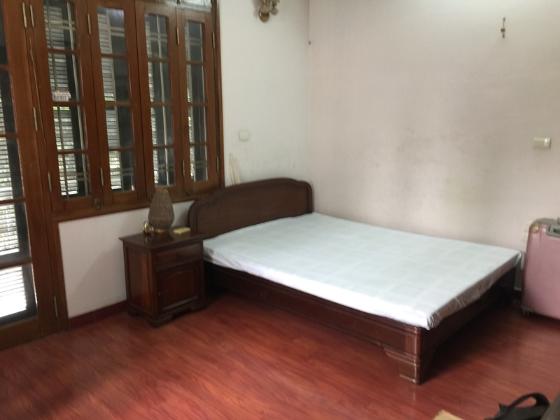 Balcony room for rent in Tran Quoc Toan, Hoan Kiem