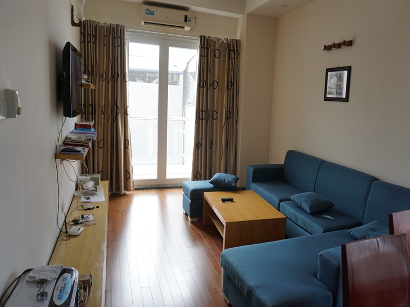 Balcony 02 bedroom apartment for rent in Hoang Hoa Tham, Ba Dinh
