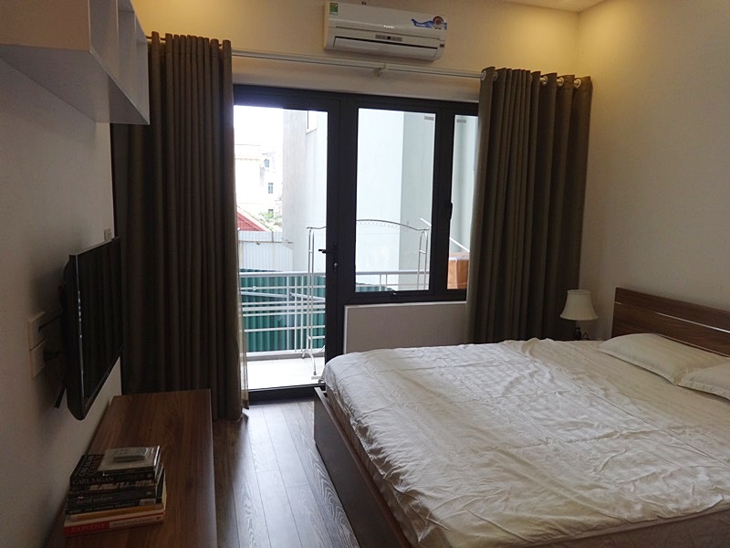 Balcony 01 bedroom apartment for rent in Nghi Tam, Tay Ho