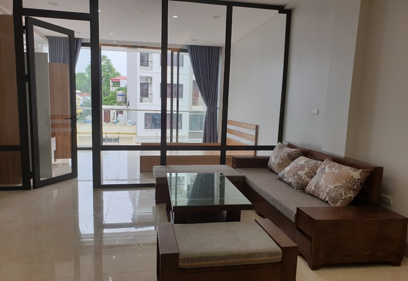 Balcony 01 bedroom apartment for rent in Ngoc Thuy, Long Bien