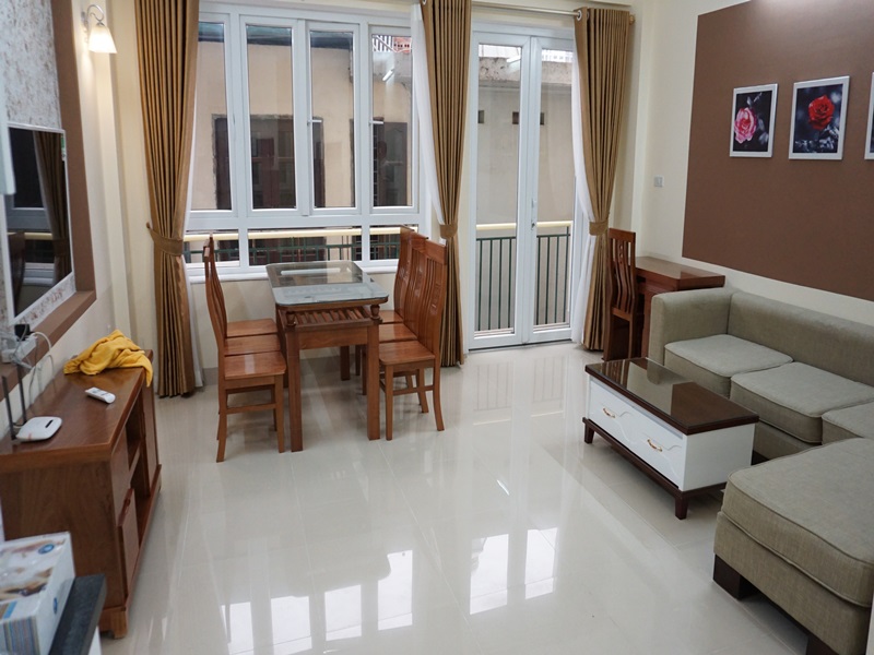 Balcony 01 bedroom apartment for rent in Nhat Chieu, Tay Ho