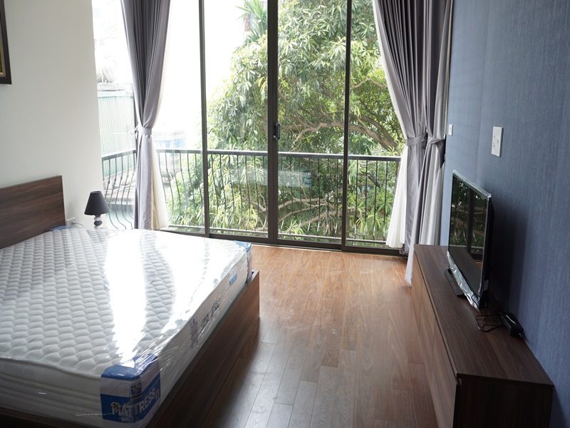Balcony apartment for rent with 01 bedroom in Au Co, Tay Ho