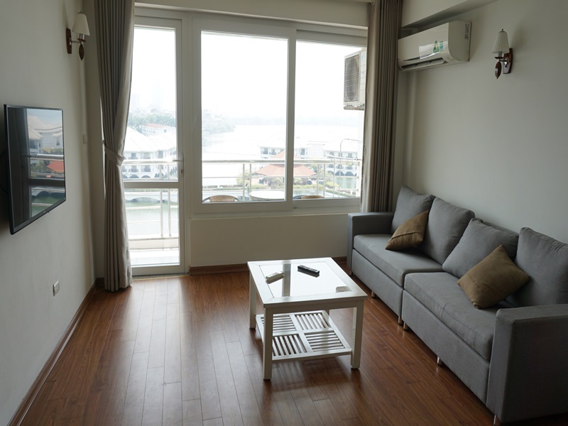 Lake view, balcony apartment for rent with 01 bedroom in Tu Hoa, Tay Ho