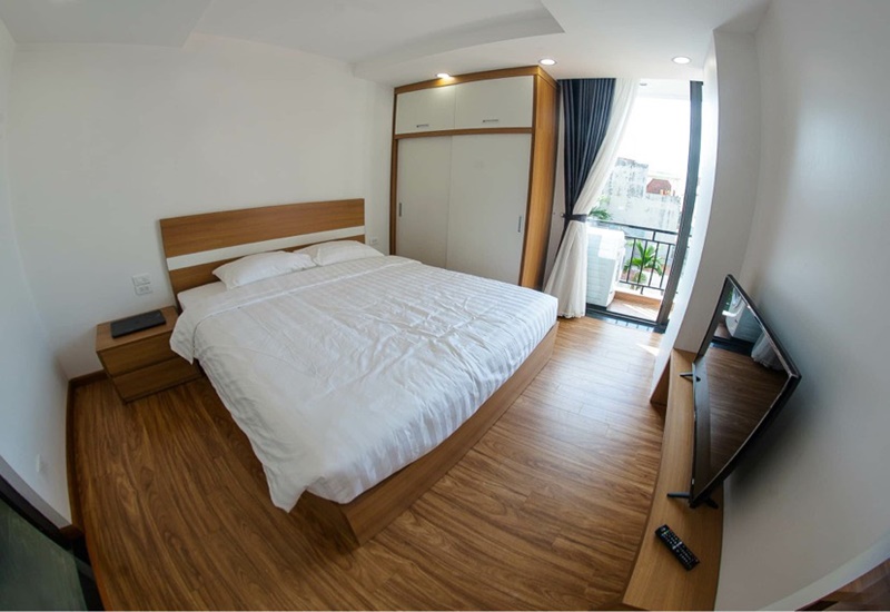 Balcony apartment for rent with 01 bedroom in Dang Thai Mai, Tay Ho