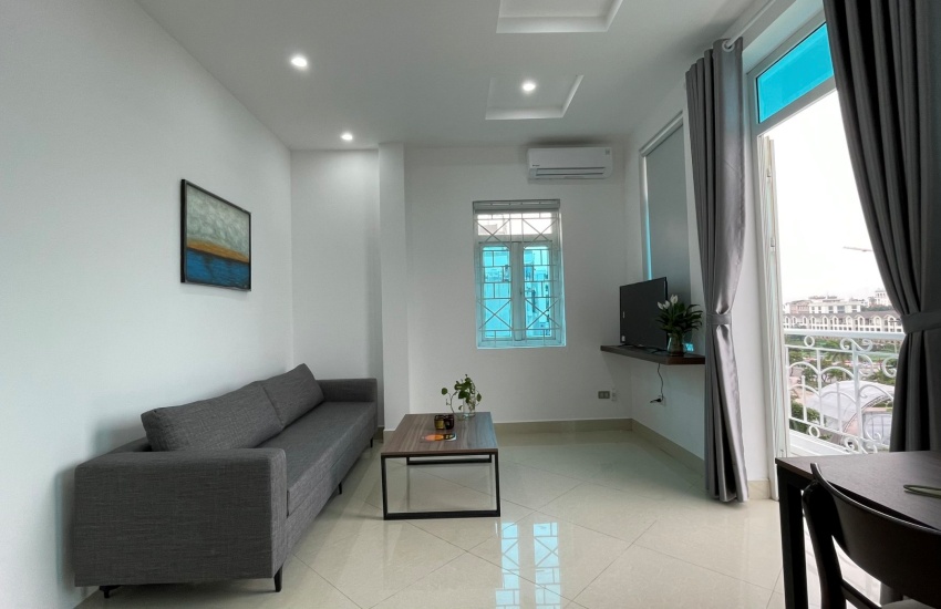 Balcony apartment for rent with 02 bedrooms on Trinh Cong Son, Tay Ho