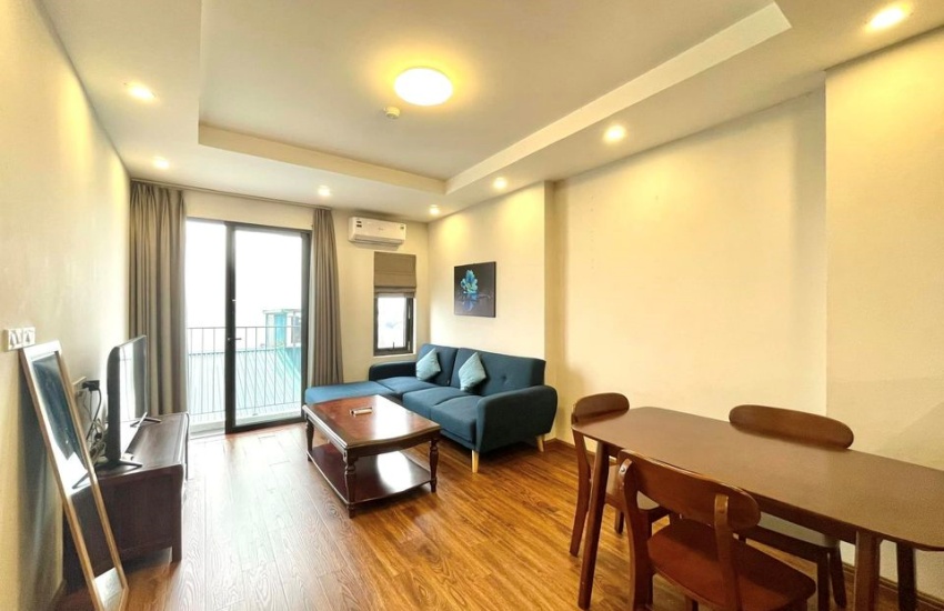 Balcony apartment for rent with 01 bedroom in Vu Mien, Tay Ho