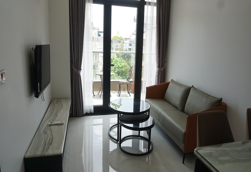 Big balcony apartment for rent with 02 bedrooms on Nam Trang, Truc Bach, Ba Dinh
