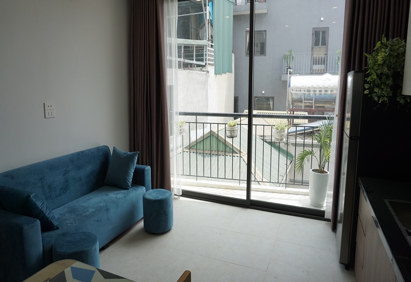 New balcony apartment for rent with 02 bedrooms in Tu Hoa, Tay Ho