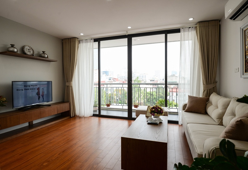 Balcony apartment for rent with 01 bedroom in Linh Lang, Ba Dinh