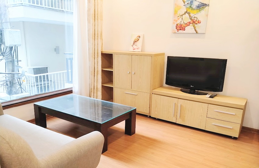 Balcony apartment for rent with 01 bedroom in Quang An, Tay Ho