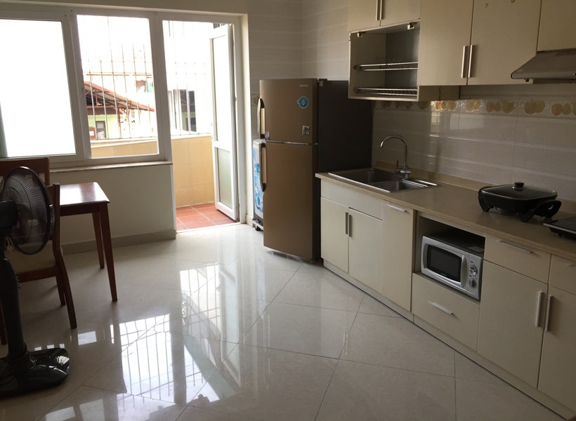 Balcony 01 bedroom apartment for rent in Xuan Dieu, Tay Ho