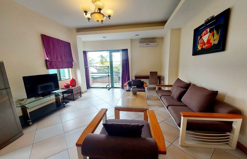 Balcony apartment for rent with 01 bedroom in Au Co, Tay Ho