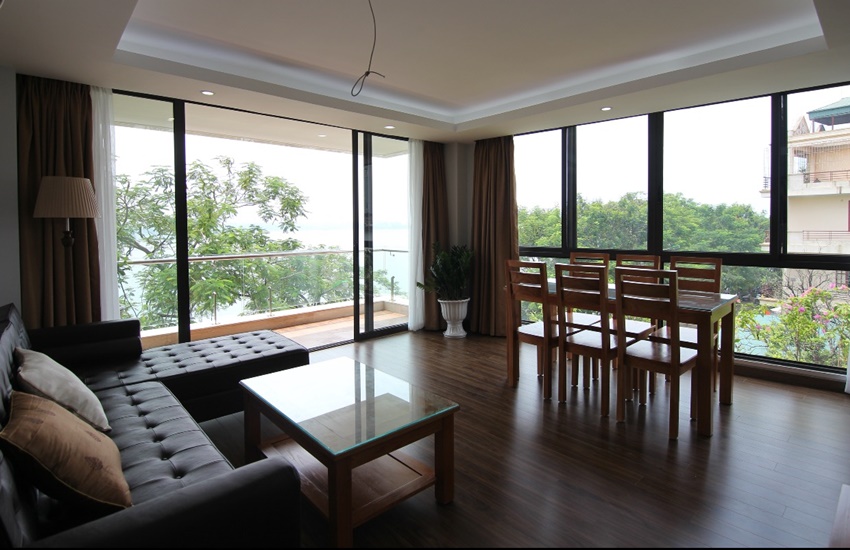 Lake view apartment for rent with 02 bedrooms on Nhat Chieu, Tay Ho