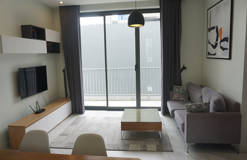 Balcony apartment for rent with 02 bedrooms in Doi Can, Hoang Hoa Tham,Ba Dinh
