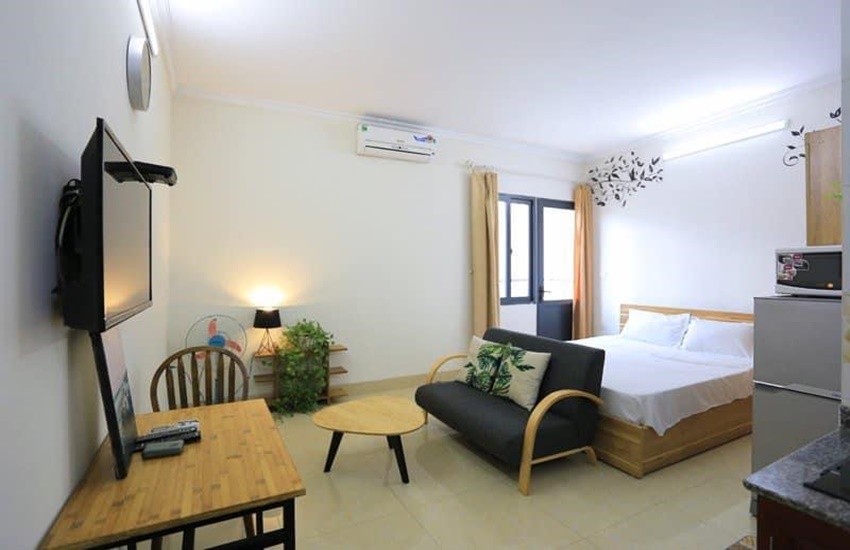 Balcony studio for rent with 01 bedroom in Nhat Chieu, Tay Ho