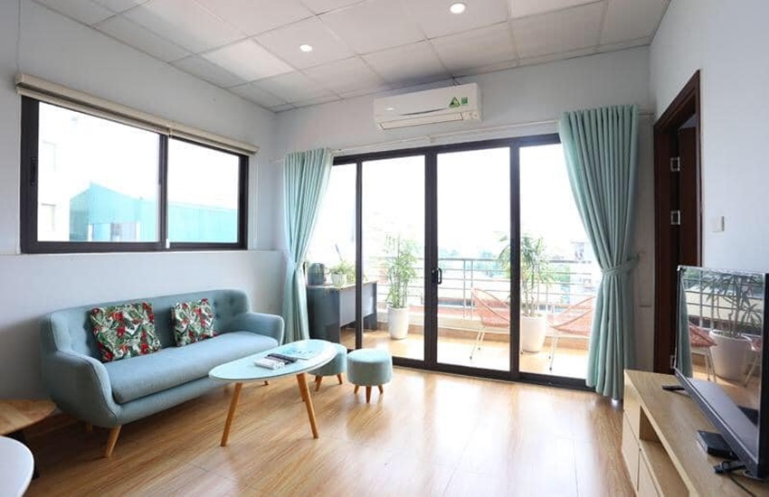 Balcony apartment for rent with 01 bedroom in Au Co, Tay Ho