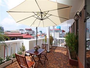 Big balcony & garden apartment for rent with 01 bedroom in Dao Tan, Ba Dinh