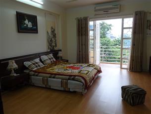 Bright apartment with 01 bedroom for rent in Hoang Ngoc Phach, Dong Da