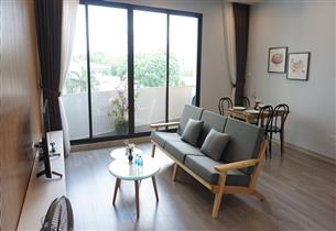 New balcony apartment for rent with 02 bedrooms in Hoang Hoa Tham, Ba Dinh