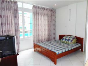 Cheap apartment for rent with 02 bedrooms in Van Bao, Ba Dinh