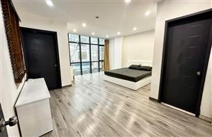 Nice 02 bedroom apartment for rent on Ngoc Lam, Long Bien, Ha noi