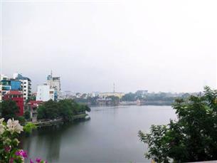 Lake view studio for rent with 01 bedroom in Truc Bach, Ba Dinh