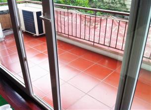 Balcony apartment with 02 bedrooms for rent in Truc Bach, Ba Dinh