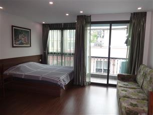Balcony apartment studio for rent in Tran Phu, Ba Dinh