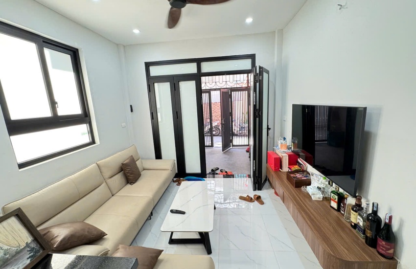 House for rent with 04 bedrooms in Dang Thai Mai, Tay Ho, Ha Noi