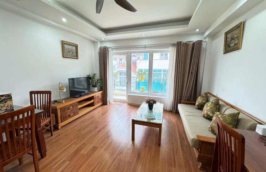 Balcony apartment for rent with 01 bedroom on Pho Duc Chinh, Ba Dinh, Ha Noi