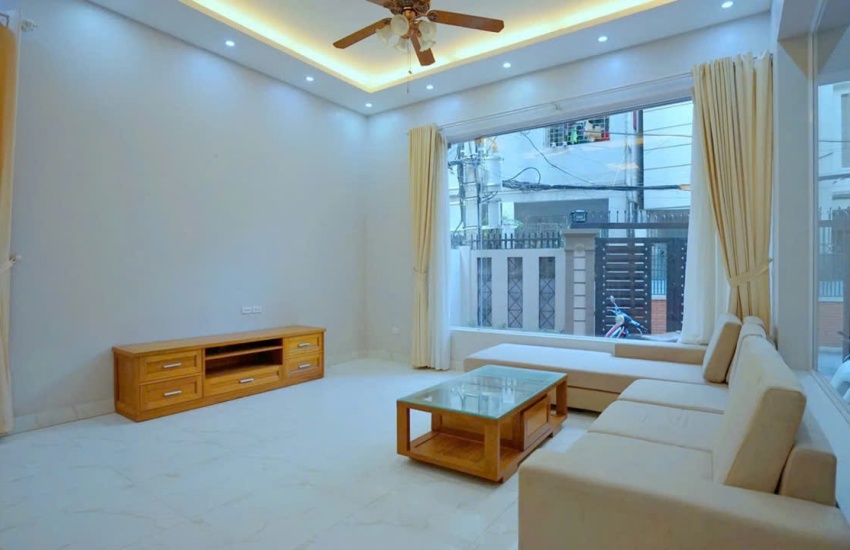 House for rent with 05 bedrooms in Au Co, Tay Ho