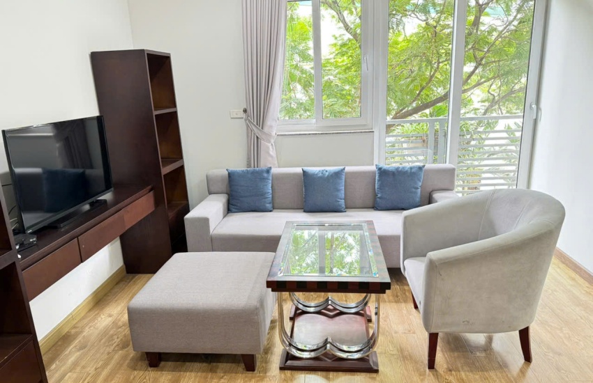 Balcony apartment for rent with 02 bedrooms in Giang Vo, Ba Dinh