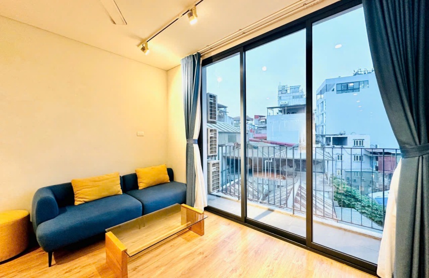 Balcony partment for rent with 01 bedroom in Ho Ba Mau, Dong Da
