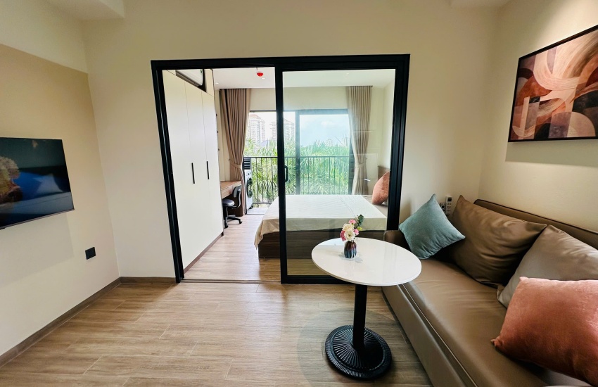 Balcony apartment for rent with 01 bedroom in Nguyen Hoang Ton, Tay Ho
